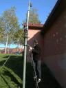 F5TEF, grimpant au mat pneumatique pour accrocher les haubans